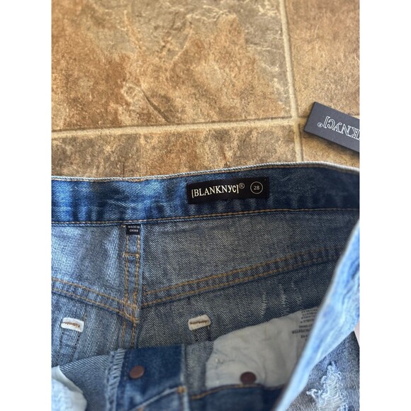 BLANKNYC Women's Hollyweird Distressed Denim Shorts Size 28 - Picture 8 of 11